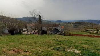 House for adaptation in Karojba with view over Motovun 