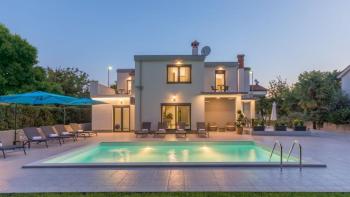 ART DE VIVRE luxury villa near the sea in Porec, just 300 meters from the beach 