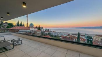 Exclusive penthouse with exceptional sea views, swimming pool and garage in Opatija 