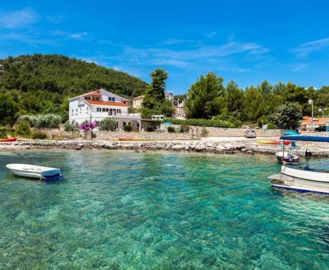 Seafront villa for sale on Korcula island with mooring possibility - pic 13