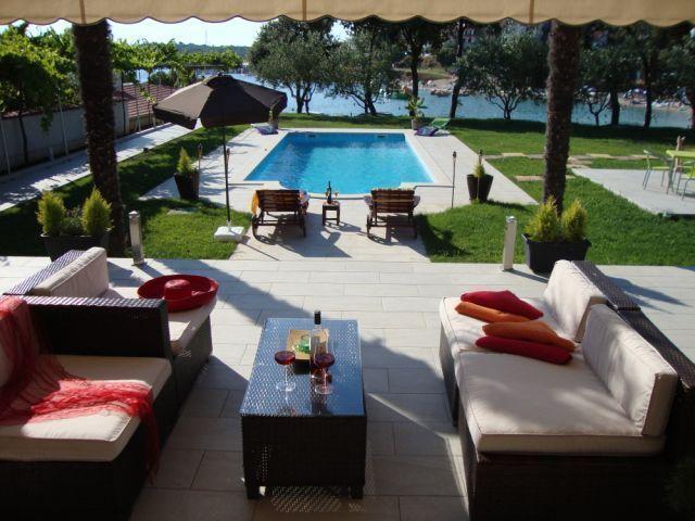 Seafront villa with pool in Pjescana Uvala, picturesque suburb of Pula! 