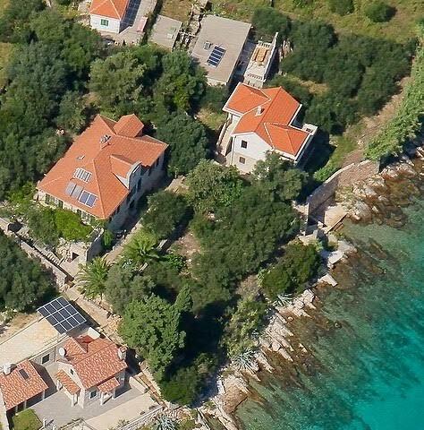Villa St.Antonio is just 20m from the sea and beach with a walking path 3m wide to the sea. 