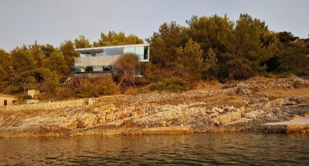 Einzigartige Möglichkeit, eine Villa der LUX-Klasse in der ERSTEN LINIE in einer ruhigen Bucht auf der Insel Brac in der Nähe von Povlja zu bauen! 