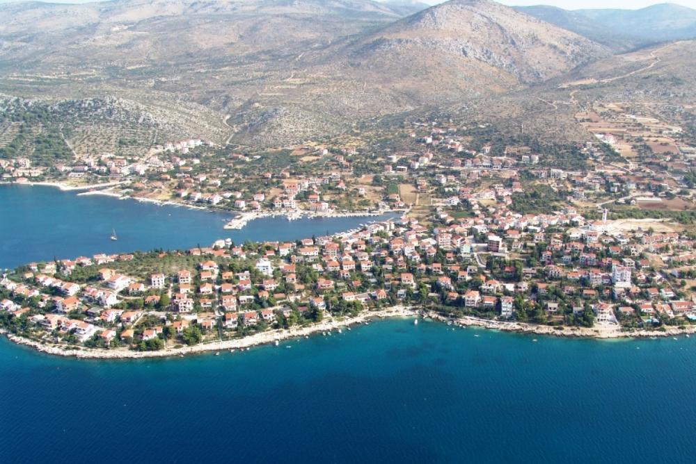 Seget area large land plot for sale, vicinity of Trogir 