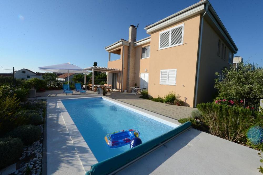 Nice villa of two apartments just 100 meters from the sea in popular and friendly Petrcane! 