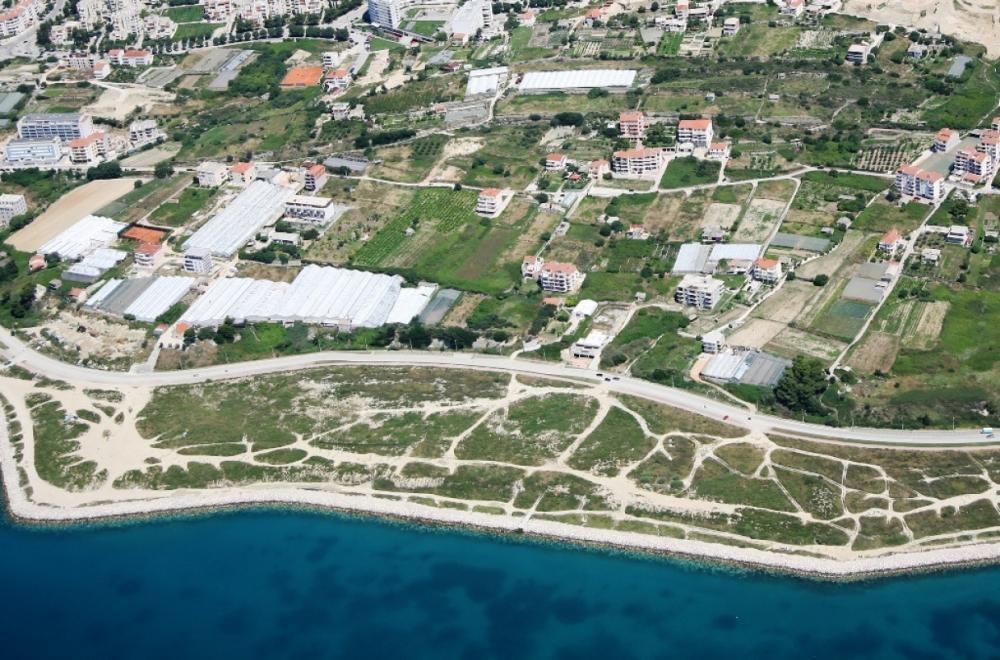 Grundstück in Znjan, Split zu verkaufen, touristische Zone 