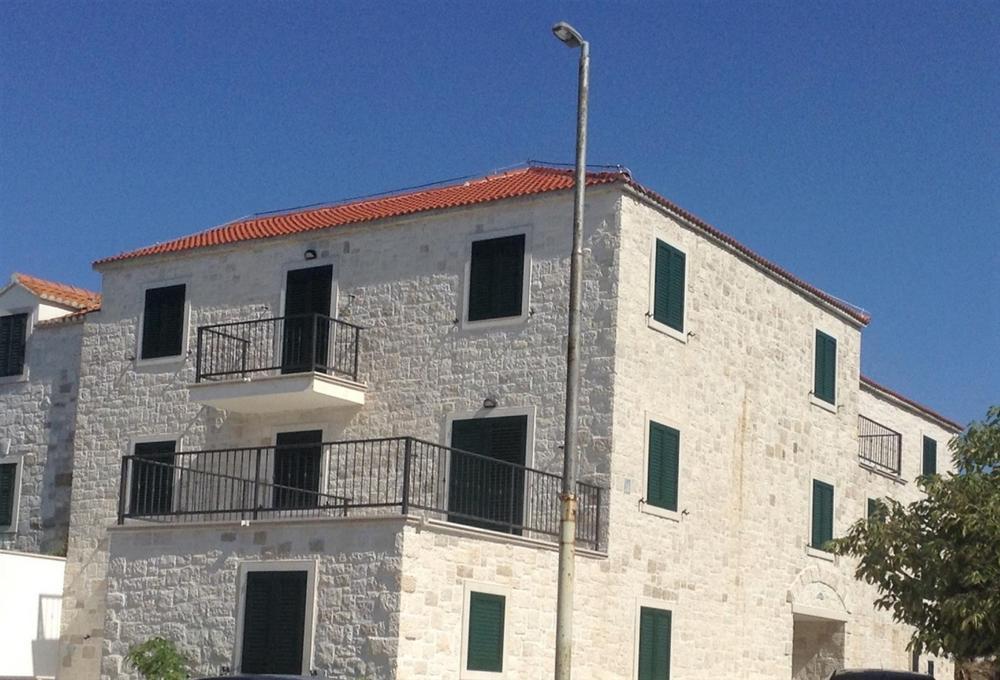 Seafront building of 6 new apartments on Brac 