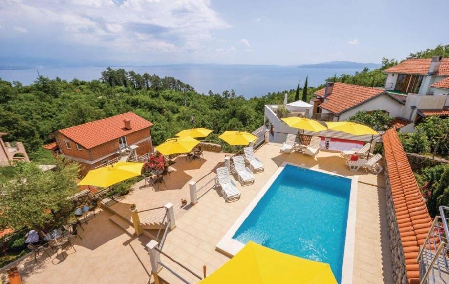 Lovely pansion in Veprinac with swimming pool and fantastic sea view 