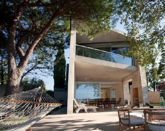 First line villa of outstanding architecture with private beachline - unique property for Istria! 