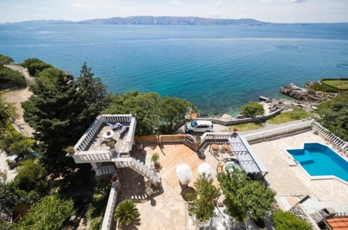 Gorgeous villa first line to the sea in Novi Vinodolski area 
