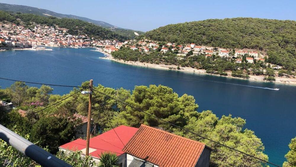 Cheap apart-house on Brac just 70 meters from the beach! 