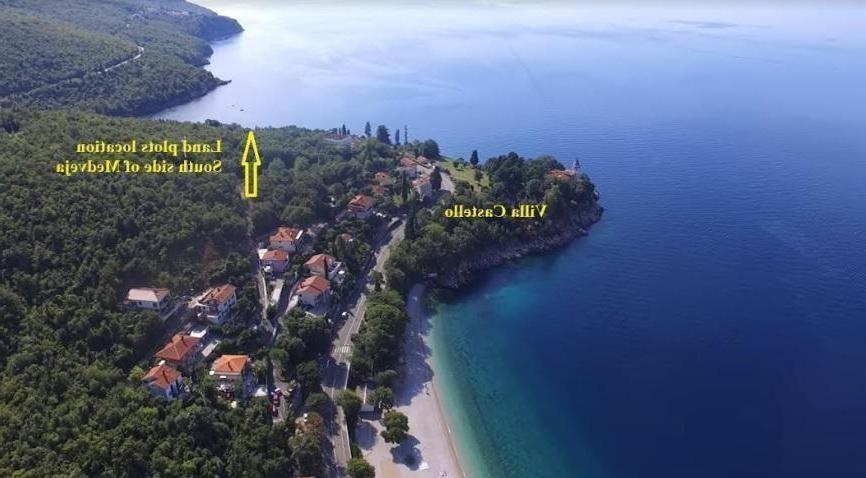 Two land plots for sale in Lovran just 50 meters from the sea 