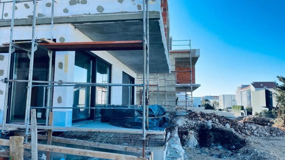 Dwupoziomowy penthouse z tarasem na dachu w Pag w Novalji Dwupoziomowy penthouse z tarasem na dachu w Pag w Novalji