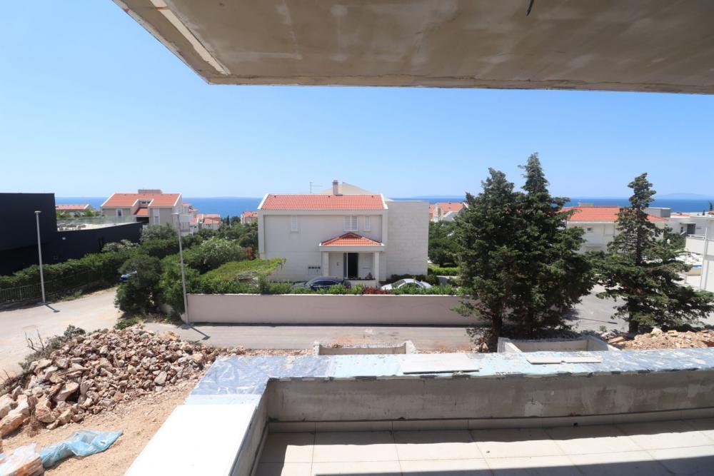 Dwupoziomowy penthouse z tarasem na dachu w Pag w Novalji Dwupoziomowy penthouse z tarasem na dachu w Pag w Novalji