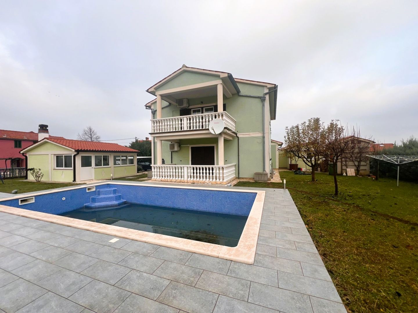 Spacious villa in Labin area, for sale 