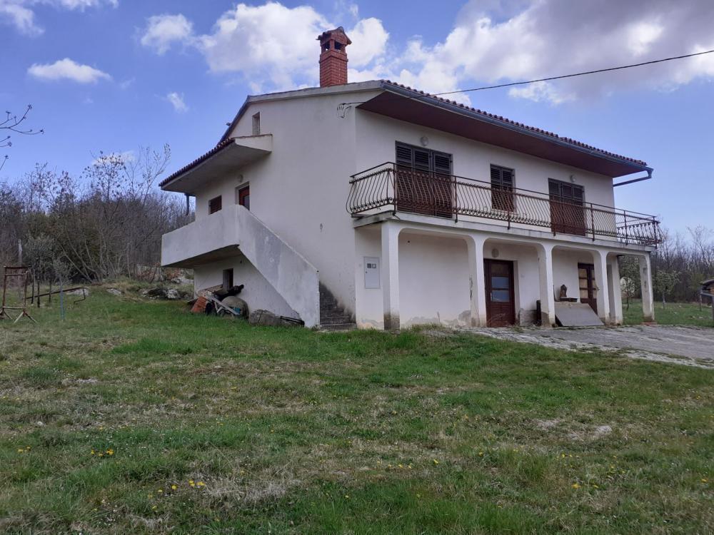 Lovely house in Hum, Buzet on a land plot of 3834 sq.m. 