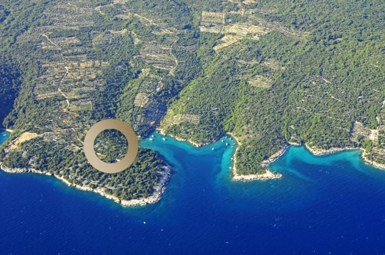 Obrovský pozemek pro výstavbu hotelů na poloostrově Krk na první stavební linii k moři 
