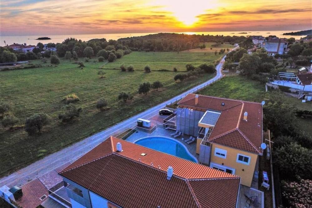 Great tourist property in Funtana near Porec with 9 apartments 