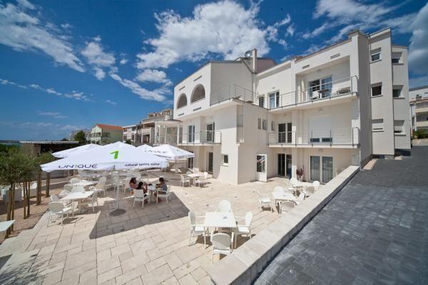 Apart-hotel by the beach on Pag, Novalja 