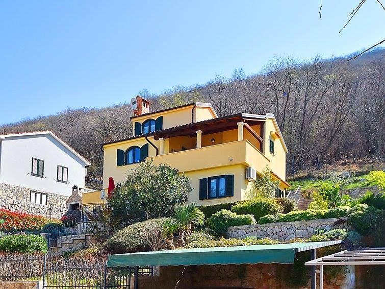 Newer house with two apartments in Cres, Porozina just 250 meters from sandy beach 