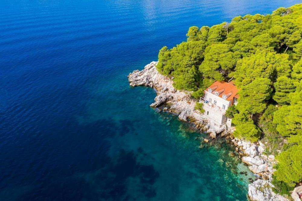 Unique waterfront villa in Dubrovnik area with private beach platform, on a large green land plot of 1240 sq.m. 