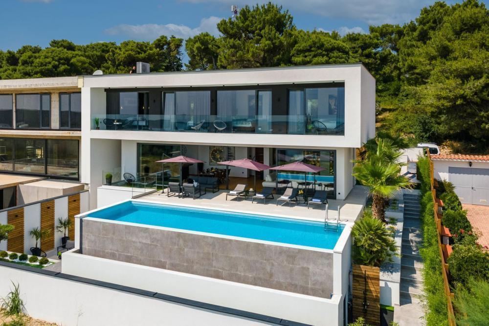 Villa de luxe moderne à vendre à Medulin, à 1 km de la mer 