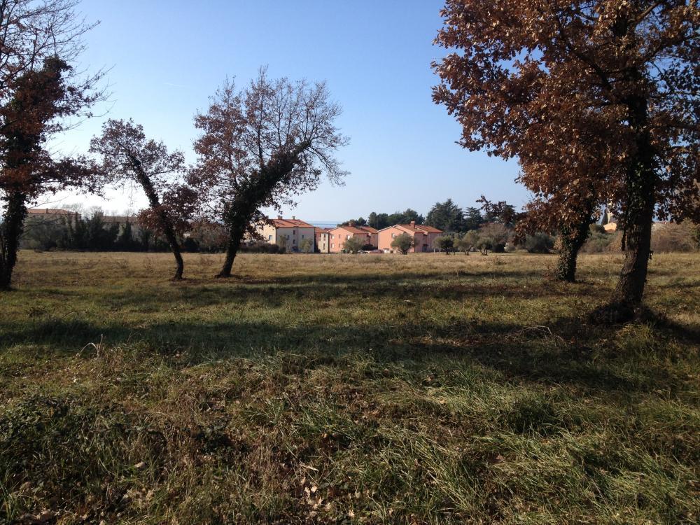 Exceptional offer of urbanized land just 200 meters from the sea in Umag-Novigrad area 