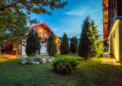 Schöne touristische Immobilie mit Restaurant in der Nähe der Plitvicer Seen zu verkaufen 