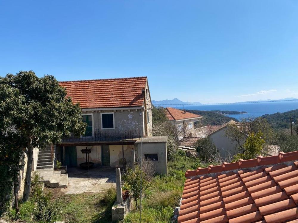Zwei Häuser zur Modernisierung in Selca, Brac mit Meerblick 