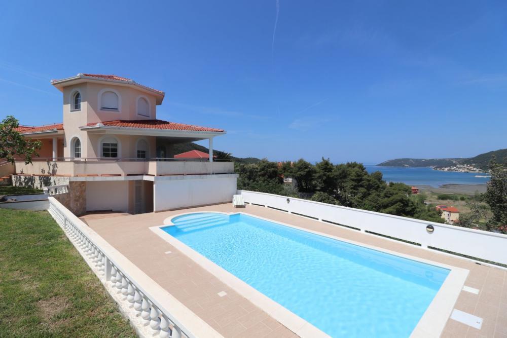 Fantastic luxury villa with sea views on Rab island in Supetarska Draga 