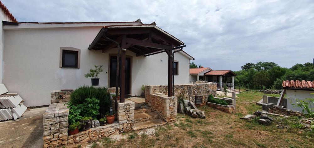 Two houses in a spacious garden with great investment potential in Rakalj 