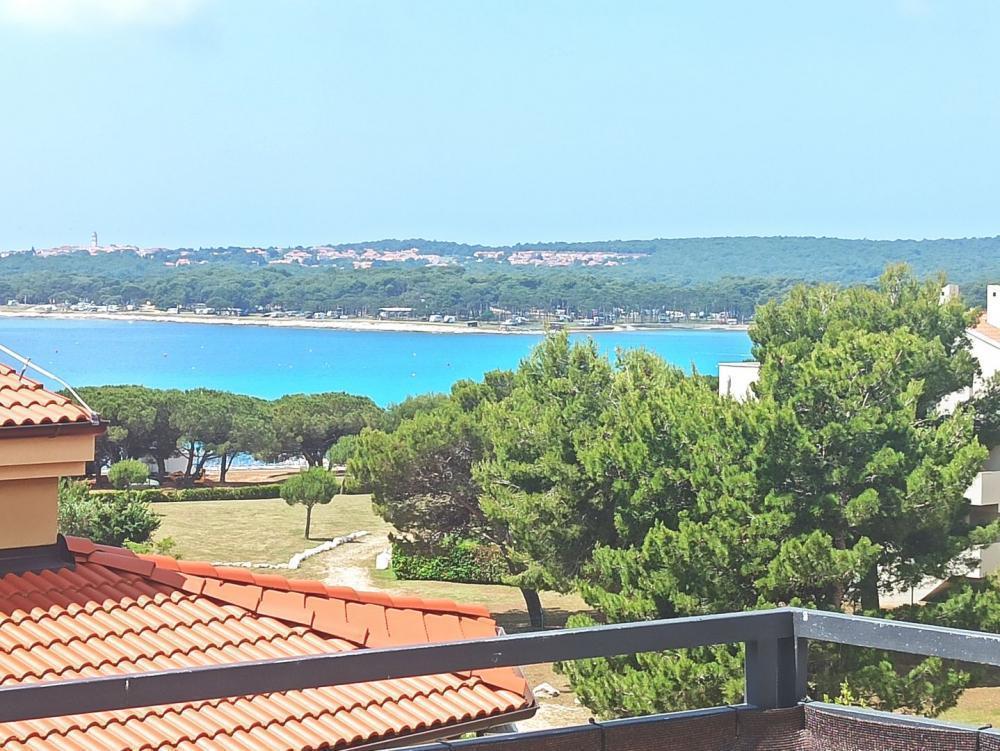 Duplex apartment of 93 sq.m. just 200 m from the beach, with sea views in Medulin! 