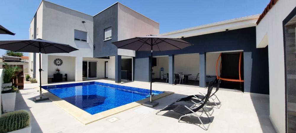 New modern villa with swimming pool in Povljana on Pag peninsula 