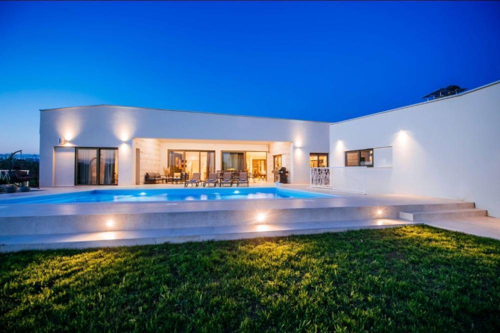 Champaigne sparkling luxury holiday villa in Zadar area, on 3030 sq.m. of land! 