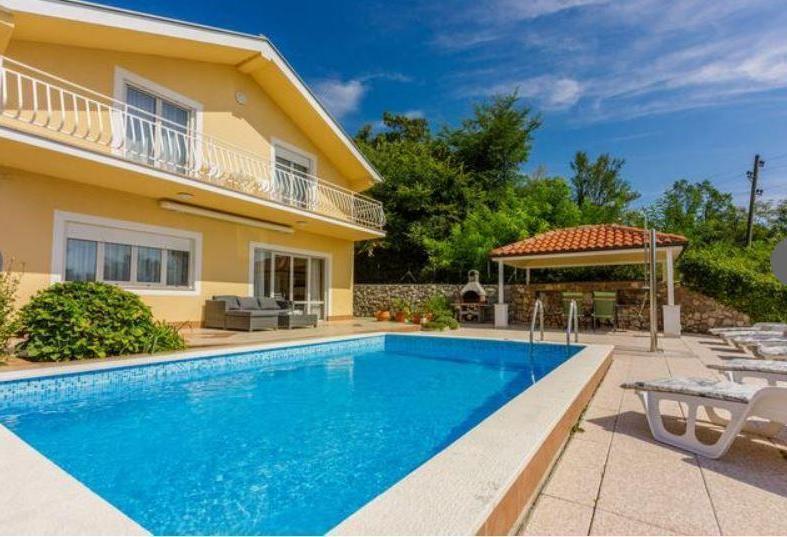 Charmante Villa mit Swimmingpool und wunderschönem Meerblick in Grizane, mit weitem Meerblick! 