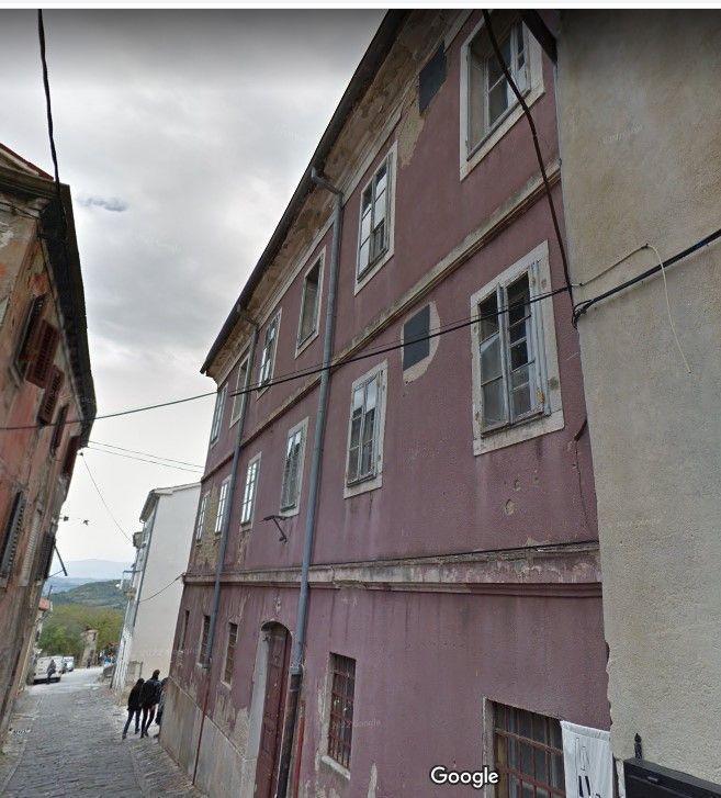 House in Motovun for complete adaptation - investment offer 