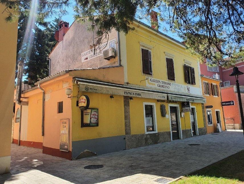 Commercial property in Novigrad centre, just 40 meters from the sea 