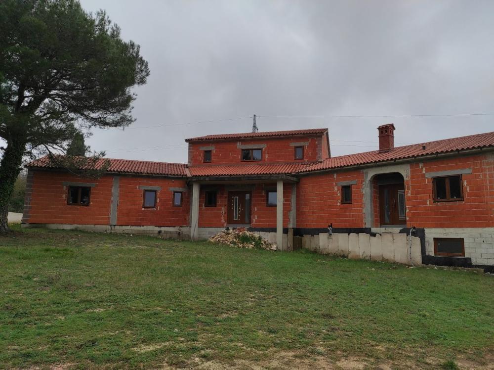 Villa im Bau in der Gegend von Rovinj, nur 5 km vom Meer entfernt 