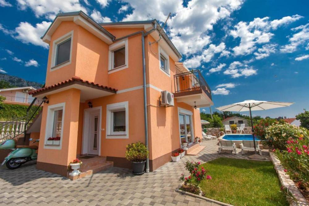 Villa mit zwei Wohnungen in Grizane, mit Swimmingpool 