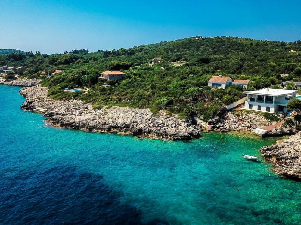 Новая современная вилла на берегу моря недалеко от Дубровника на одном из островов Элафити 