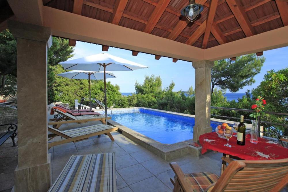 Okouzlující nemovitost první linie na prodej na Korčule 