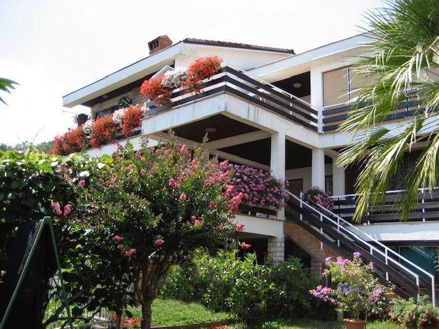 Solid villa in the centre of Opatija, with swimming pool, just 100 meters from the sea 
