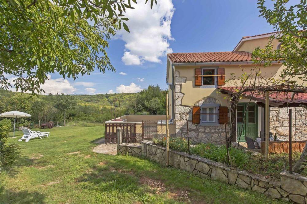 Rustikales Haus umgeben von Natur in der Gegend von Labin, versteckte Schönheit 