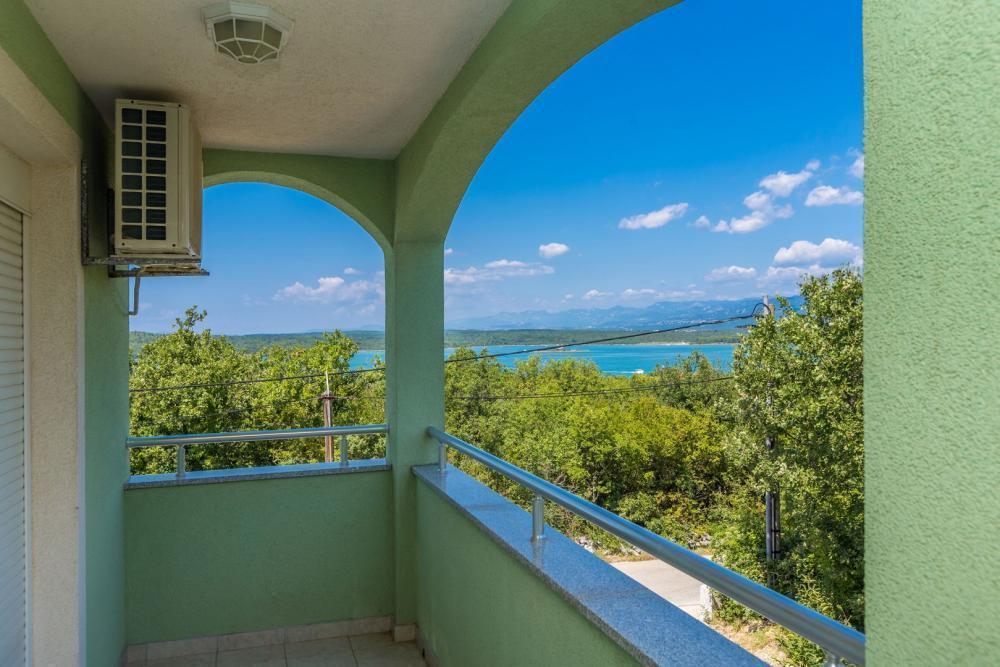 One-bedroom apartment near the sea in Klimno 