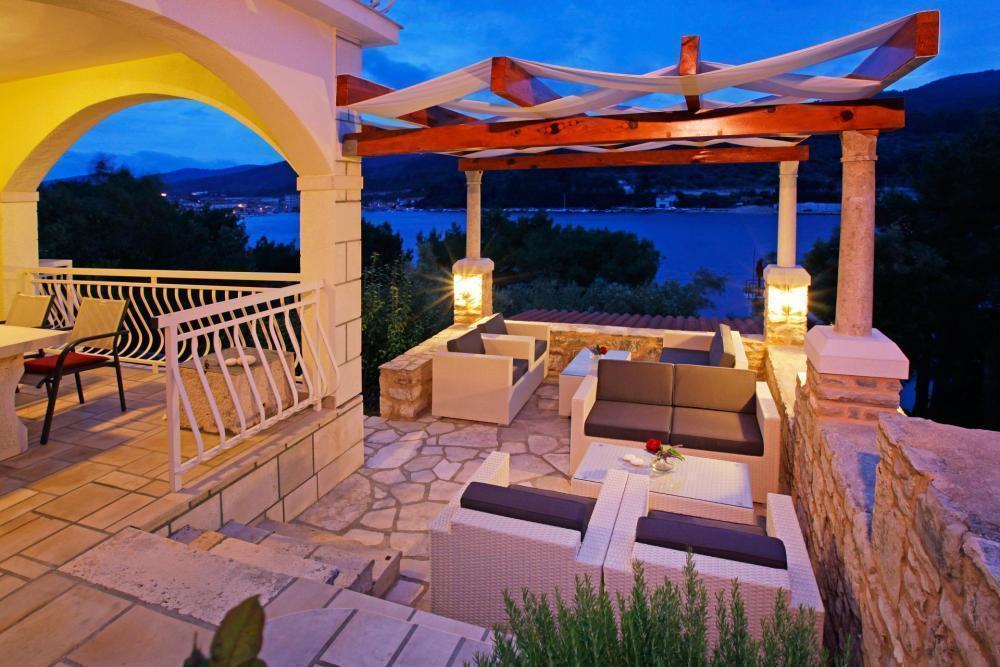 Boutique-hotel of 7 rooms by the sea on Korcula 