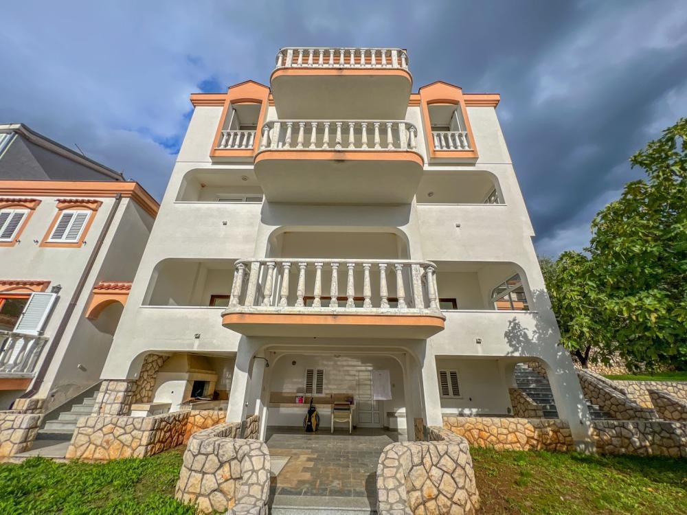 Gorgeous villa of 800m2, second row to the sea on a territory of 2000m2 in Crikvenica area 
