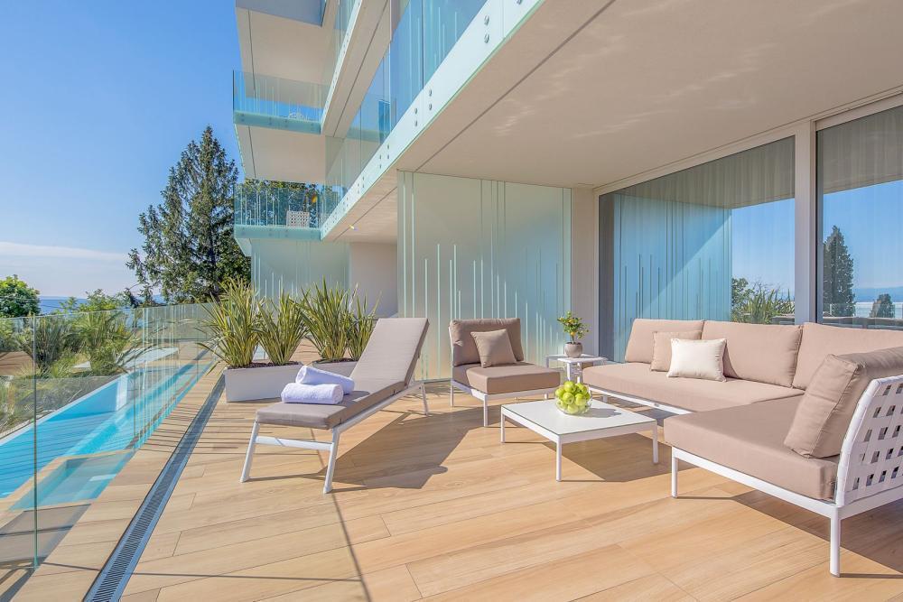Новая роскошная квартира в центре Опатии, в 150 метрах от моря, резиденция с бассейном 