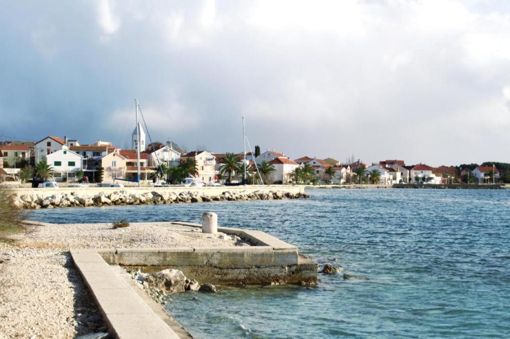 Apartmánový dům na 1. linii k moři v oblasti Zadaru 