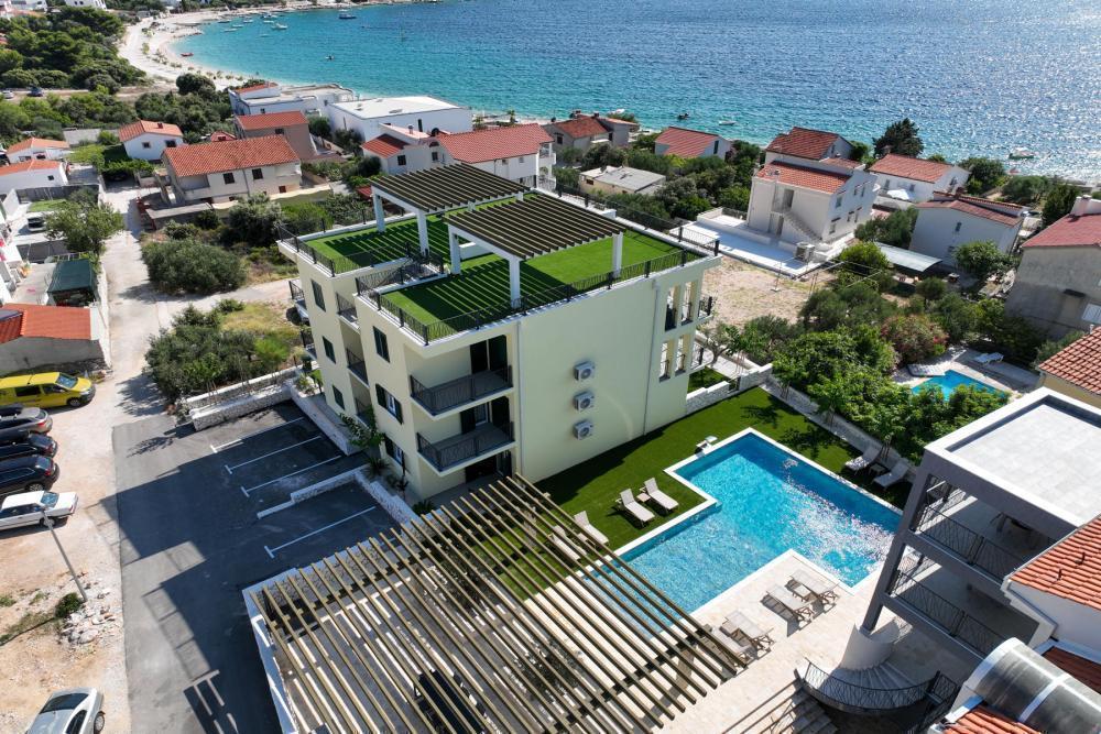 New apartments in Sevid in exclusive residence with pool by the sea, 100m from the beach 