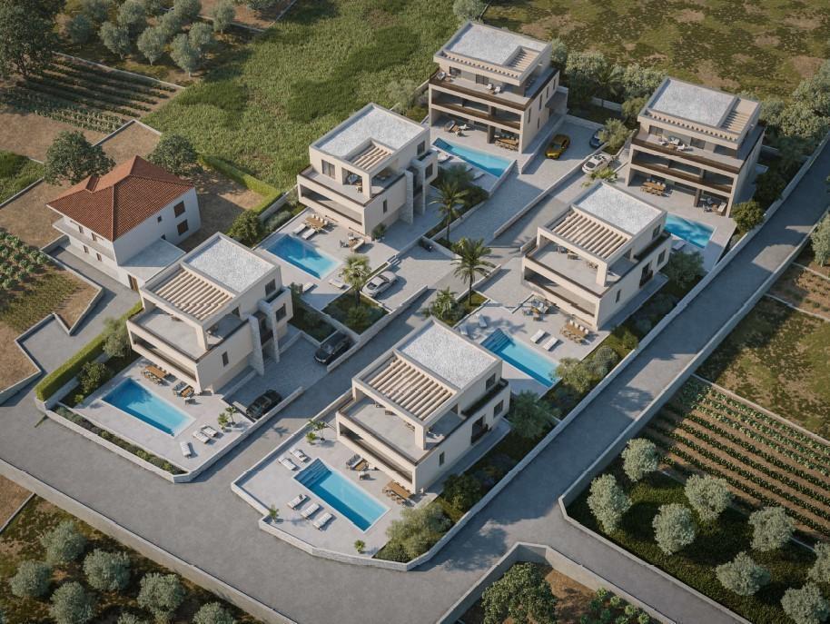 Einzigartiges städtisches Grundstück mit fertigen Baugenehmigungen für 6 Luxusvillen in der Gegend von Trogir 